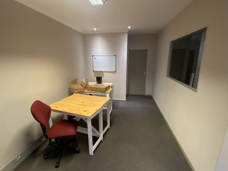 60m2 Commercial to Let  - Photo 7