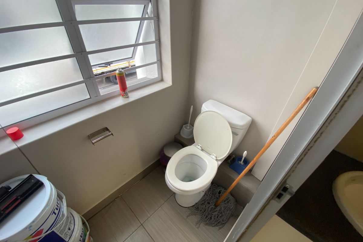 161 Commercial Premises to Let - Photo 5