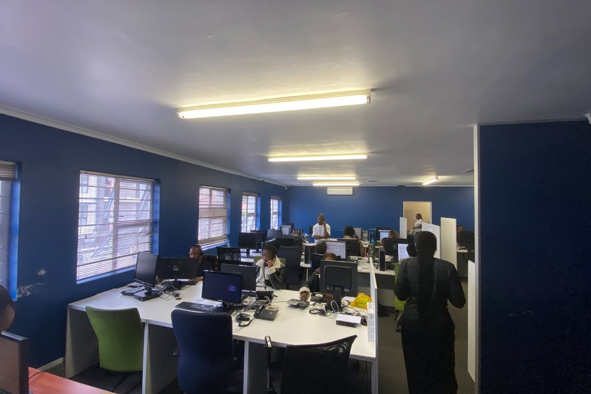 161 Commercial Premises to Let - Photo 2