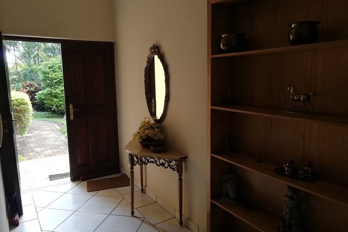 Modern 4 Bedroom double storey home - Photo 4