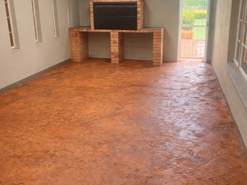 LOVELY 4-BEDROOM HOUSE TO RENT – WITH OPTION TO BUY! ??  Looking for space, security, and versatility? This lovely 4-bedroom home is situated on a plot and offers the perfect blend of comfort, safety, and extra value!  ? Property Features: 	•	4 Spacious bedrooms 	•	Very neat and well-maintained home 	•	Situated on a plot with plenty of space 	•	Very safe and secure 	•	Workshop on the property – ideal for storage, business use, hobbies, or extra workspace 	•	Peaceful and practical living environment  ?? BONUS: Option to buy available! Perfect for tenants who may want to make this beautiful property their forever home in the future.  ?? Ideal for a family looking for space, security, and added convenience.  ?? Don’t miss out on this unique opportunity – contact us today to arrange a viewing! - Photo 4