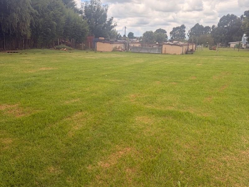 LOVELY 4-BEDROOM HOUSE TO RENT – WITH OPTION TO BUY! ??  Looking for space, security, and versatility? This lovely 4-bedroom home is situated on a plot and offers the perfect blend of comfort, safety, and extra value!  ? Property Features: 	•	4 Spacious bedrooms 	•	Very neat and well-maintained home 	•	Situated on a plot with plenty of space 	•	Very safe and secure 	•	Workshop on the property – ideal for storage, business use, hobbies, or extra workspace 	•	Peaceful and practical living environment  ?? BONUS: Option to buy available! Perfect for tenants who may want to make this beautiful property their forever home in the future.  ?? Ideal for a family looking for space, security, and added convenience.  ?? Don’t miss out on this unique opportunity – contact us today to arrange a viewing! - Photo 9