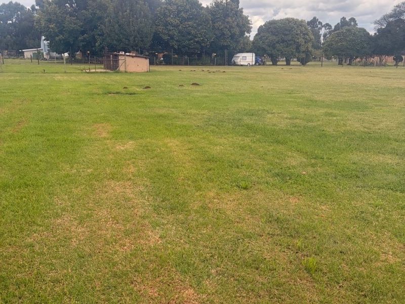 LOVELY 4-BEDROOM HOUSE TO RENT – WITH OPTION TO BUY! ??  Looking for space, security, and versatility? This lovely 4-bedroom home is situated on a plot and offers the perfect blend of comfort, safety, and extra value!  ? Property Features: 	•	4 Spacious bedrooms 	•	Very neat and well-maintained home 	•	Situated on a plot with plenty of space 	•	Very safe and secure 	•	Workshop on the property – ideal for storage, business use, hobbies, or extra workspace 	•	Peaceful and practical living environment  ?? BONUS: Option to buy available! Perfect for tenants who may want to make this beautiful property their forever home in the future.  ?? Ideal for a family looking for space, security, and added convenience.  ?? Don’t miss out on this unique opportunity – contact us today to arrange a viewing! - Photo 8