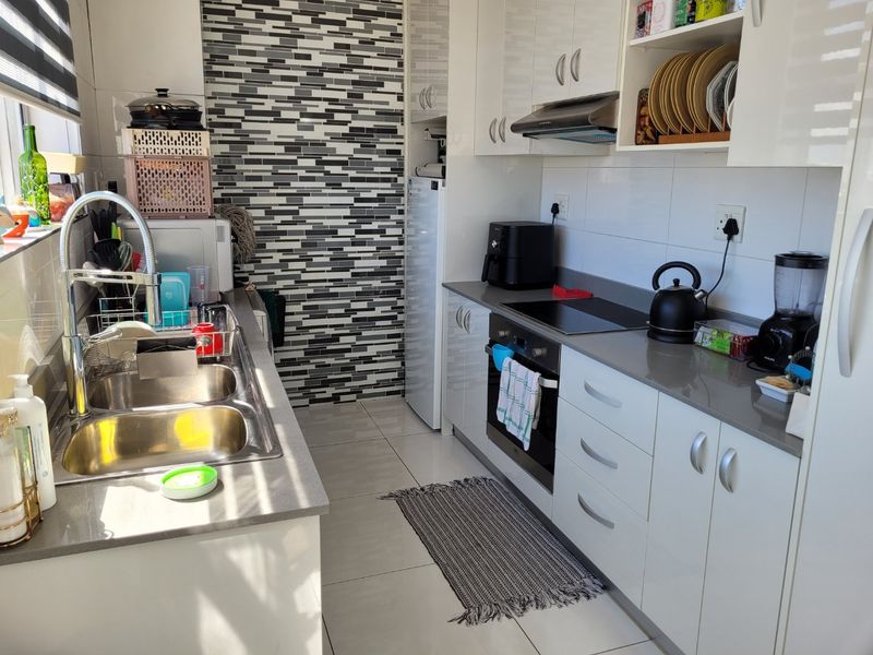 2 Bedroom apartment - Millpark Milnerton - Photo 4