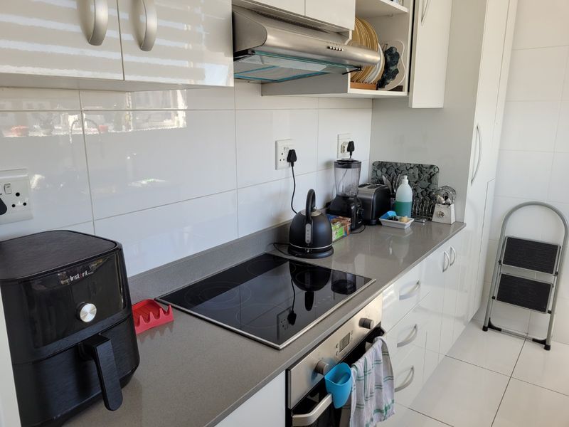 2 Bedroom apartment - Millpark Milnerton - Photo 6