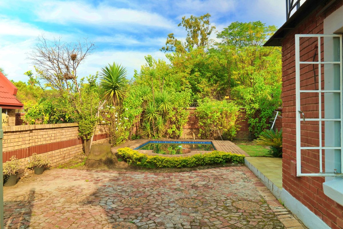 Secure, Stylish 3-Bed Home with Pool in Access-Controlled Estate - Photo 3