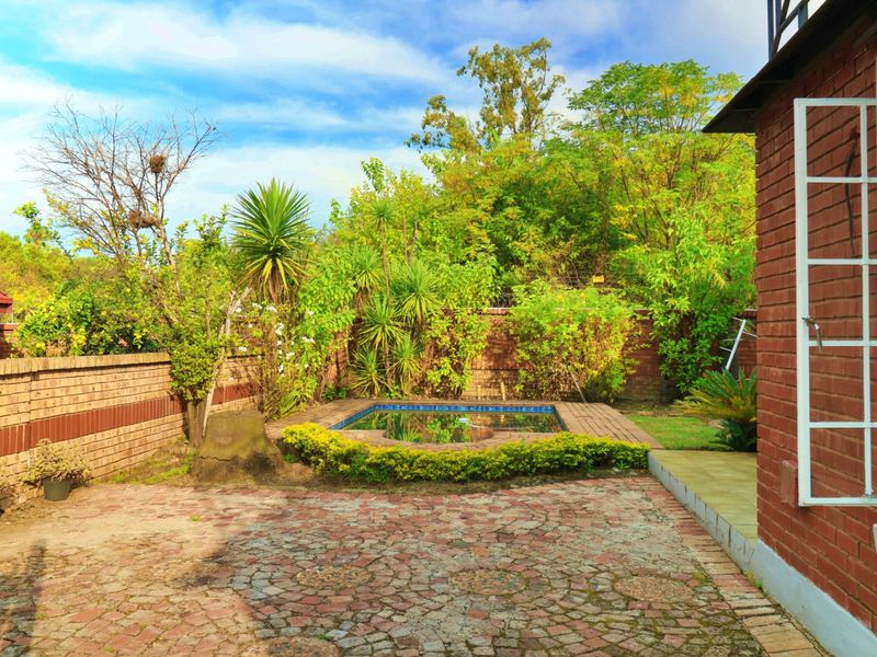 Secure, Stylish 3-Bed Home with Pool in Access-Controlled Estate - Photo 3