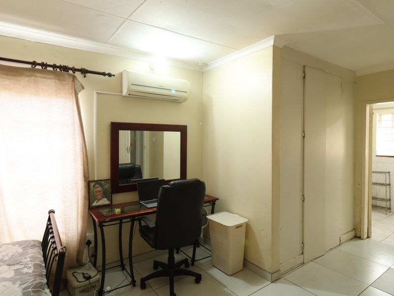 Secure, Stylish 3-Bed Home with Pool in Access-Controlled Estate - Photo 6