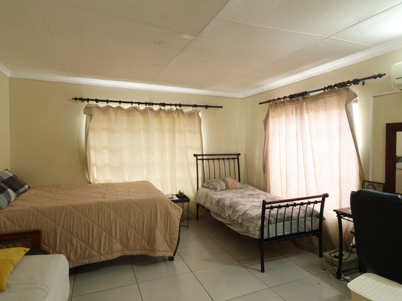 Secure, Stylish 3-Bed Home with Pool in Access-Controlled Estate - Photo 5