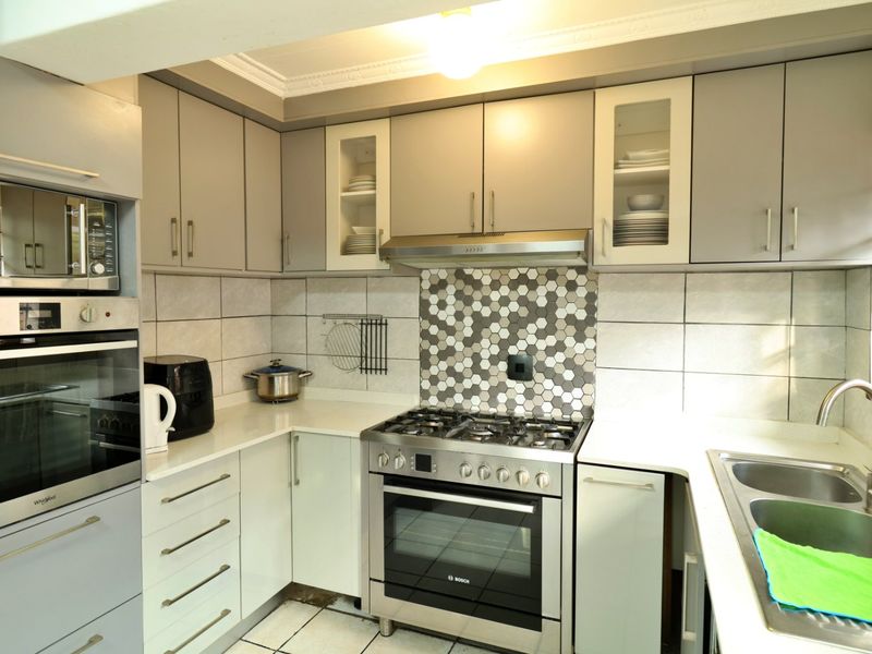 Secure, Stylish 3-Bed Home with Pool in Access-Controlled Estate - Photo 7