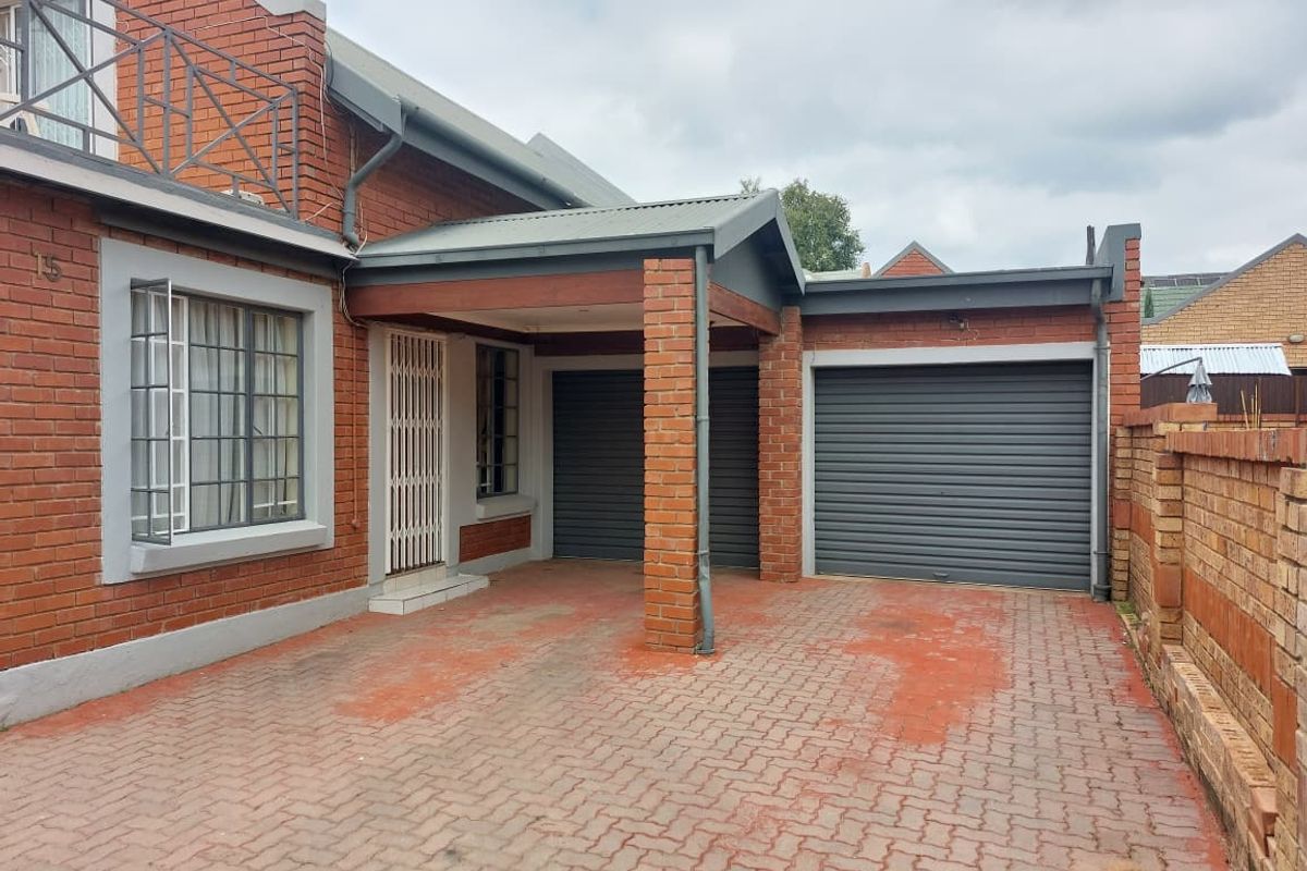 Secure, Stylish 3-Bed Home with Pool in Access-Controlled Estate - Photo 4