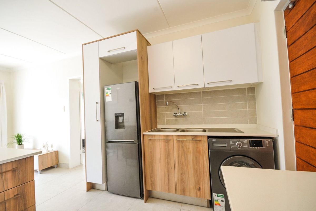 1 Bedroom, 1 Bathroom Apartment for sale in Founders Hill Crescent, Modderfontein! - Photo 2