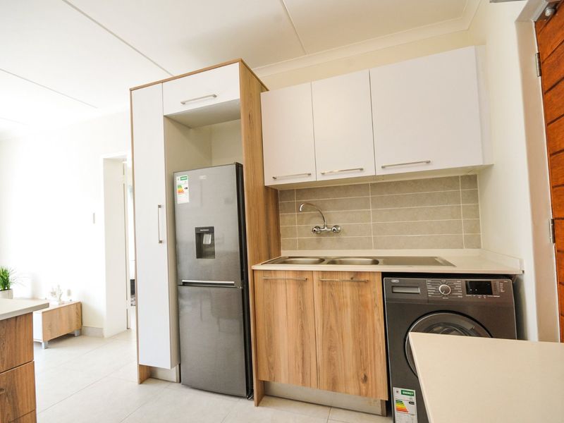 1 Bedroom, 1 Bathroom Apartment for sale in Founders Hill Crescent, Modderfontein! - Photo 2