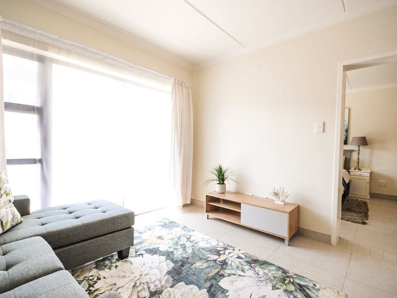 1 Bedroom, 1 Bathroom Apartment for sale in Founders Hill Crescent, Modderfontein! - Photo 6