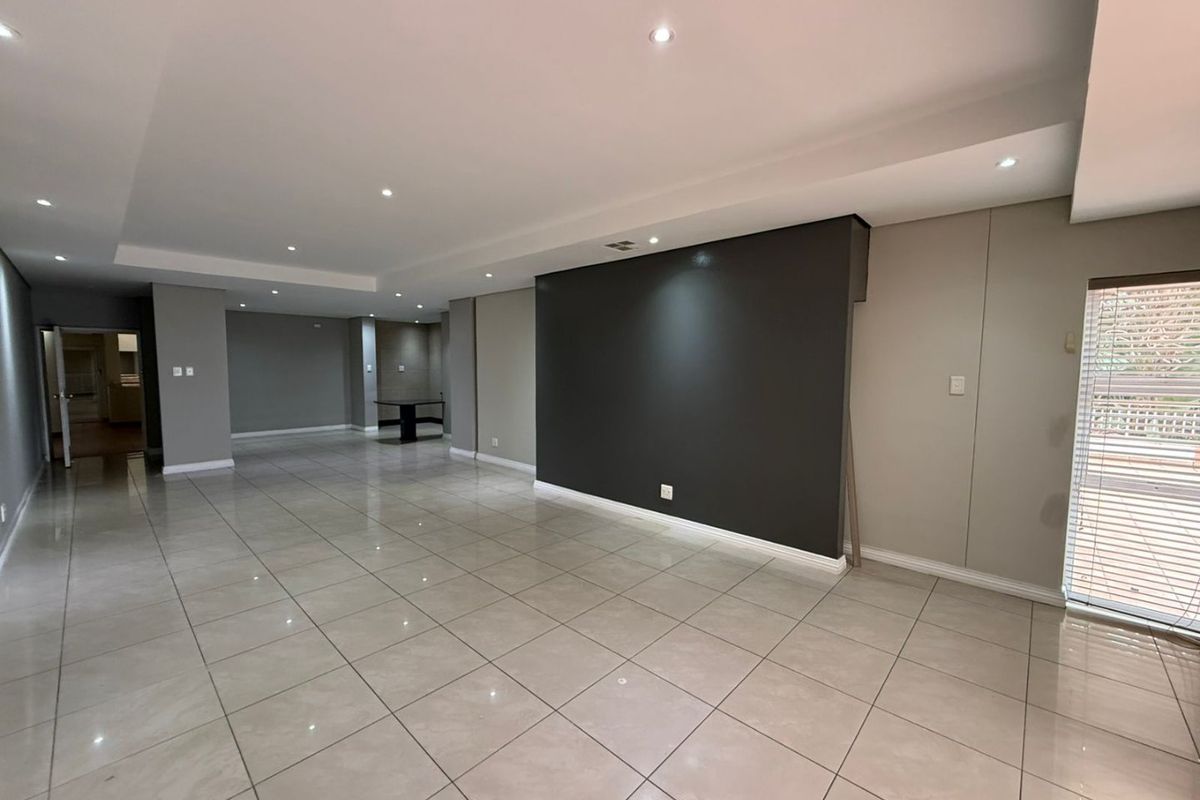 La Lucia Ridge - Spacious apartment in 24 hour security complex- - Photo 5