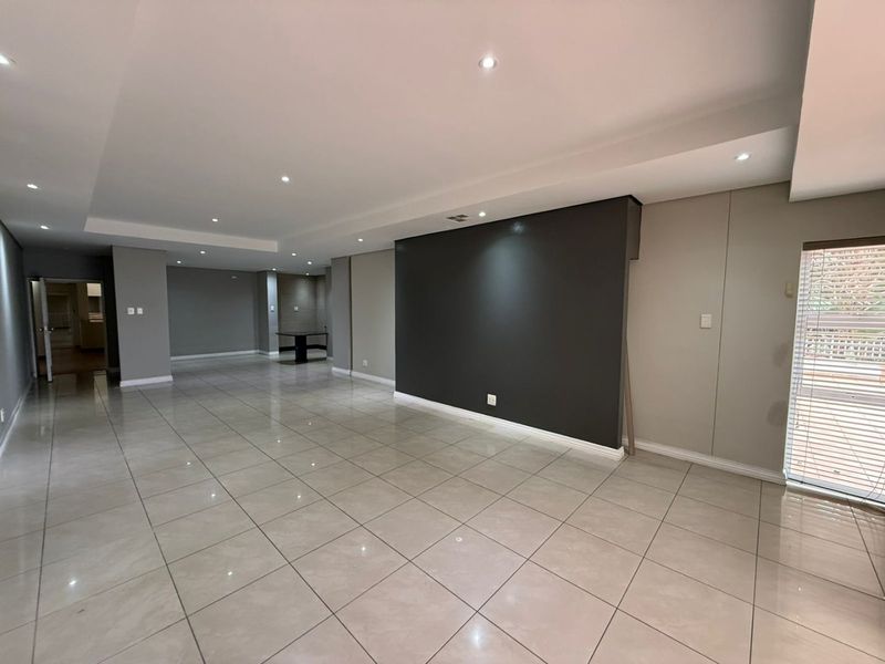 La Lucia Ridge - Spacious apartment in 24 hour security complex- - Photo 5