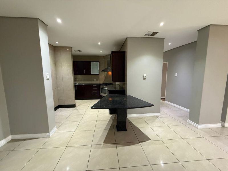 La Lucia Ridge - Spacious apartment in 24 hour security complex- - Photo 8