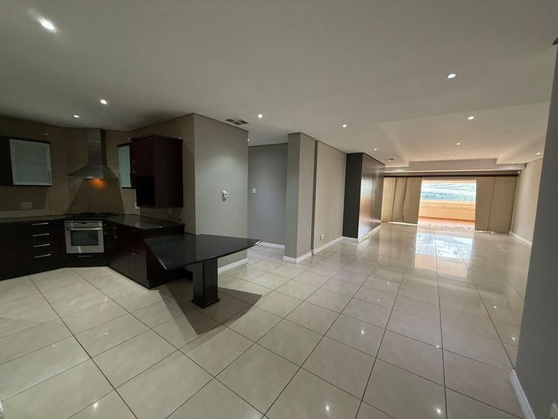 La Lucia Ridge - Spacious apartment in 24 hour security complex- - Photo 6
