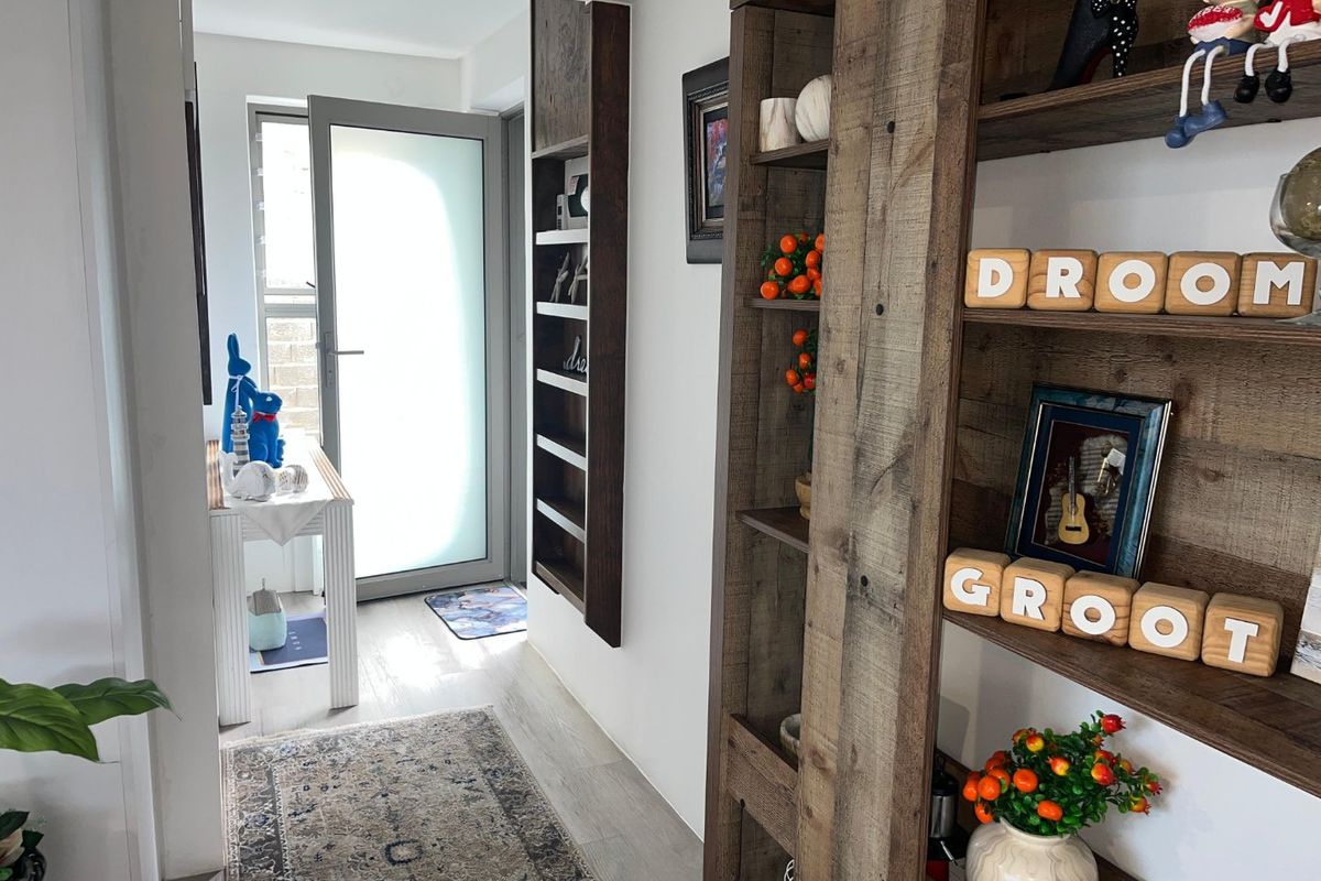 Elegant, Modern & Spacious Living with Sea Views - Photo 5