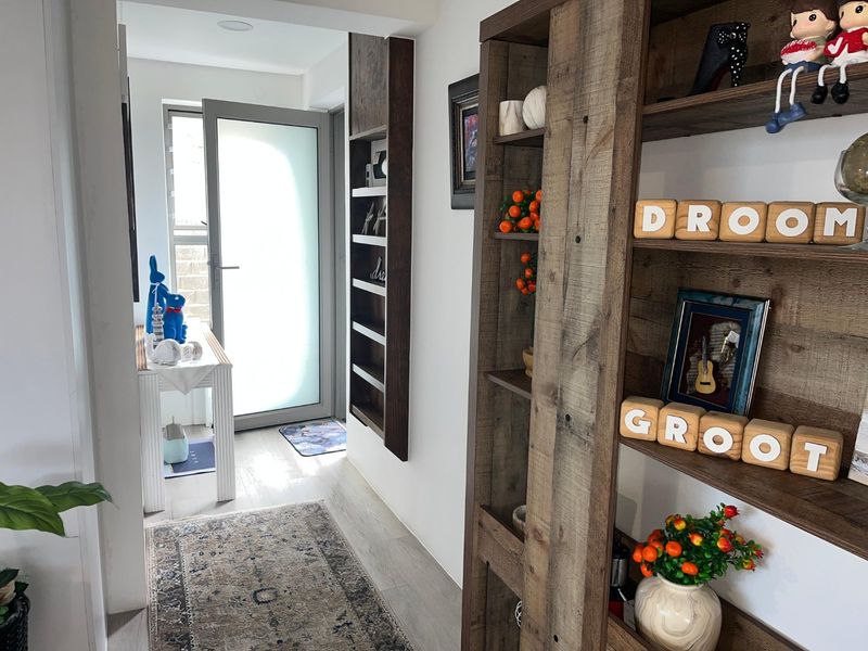 Elegant, Modern & Spacious Living with Sea Views - Photo 5