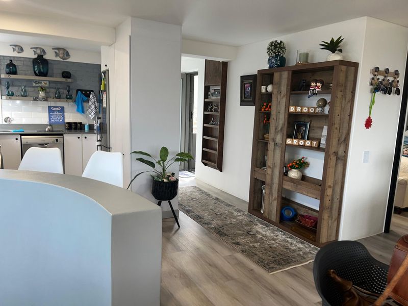 Elegant, Modern & Spacious Living with Sea Views - Photo 7