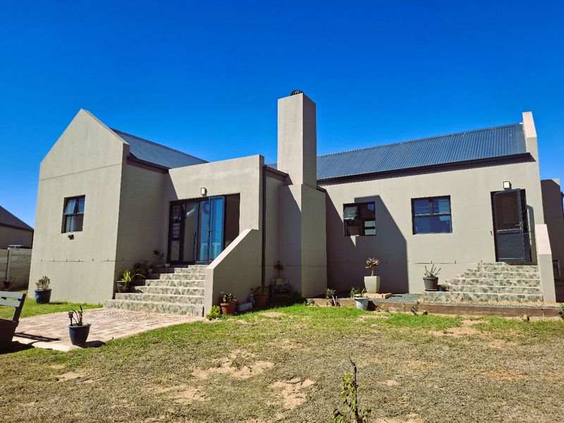 Spacious 3 Bedroom Gem - The Perfect Blend of Town Convenience and Country Peace - Photo 3