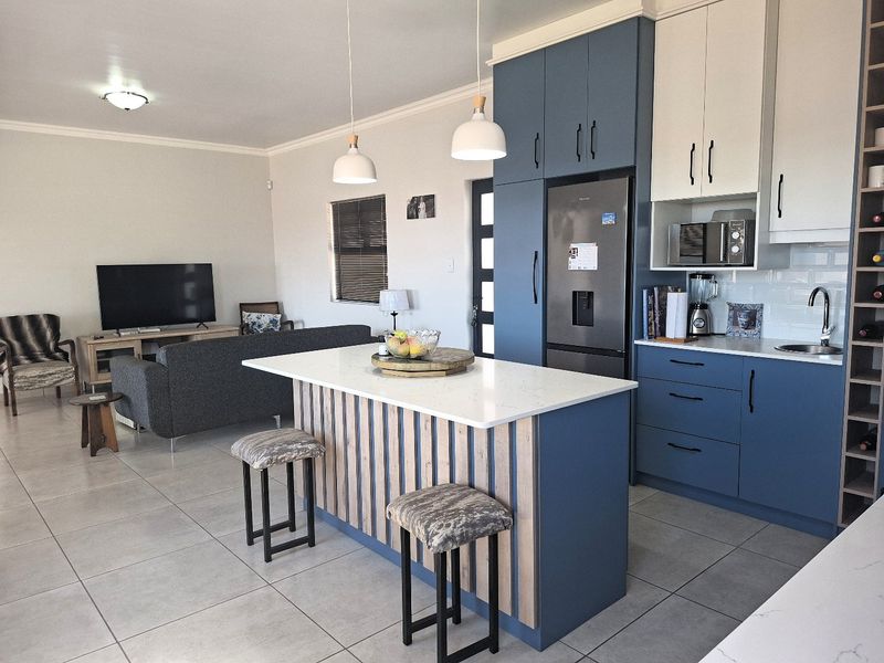 Spacious 3 Bedroom Gem - The Perfect Blend of Town Convenience and Country Peace - Photo 10