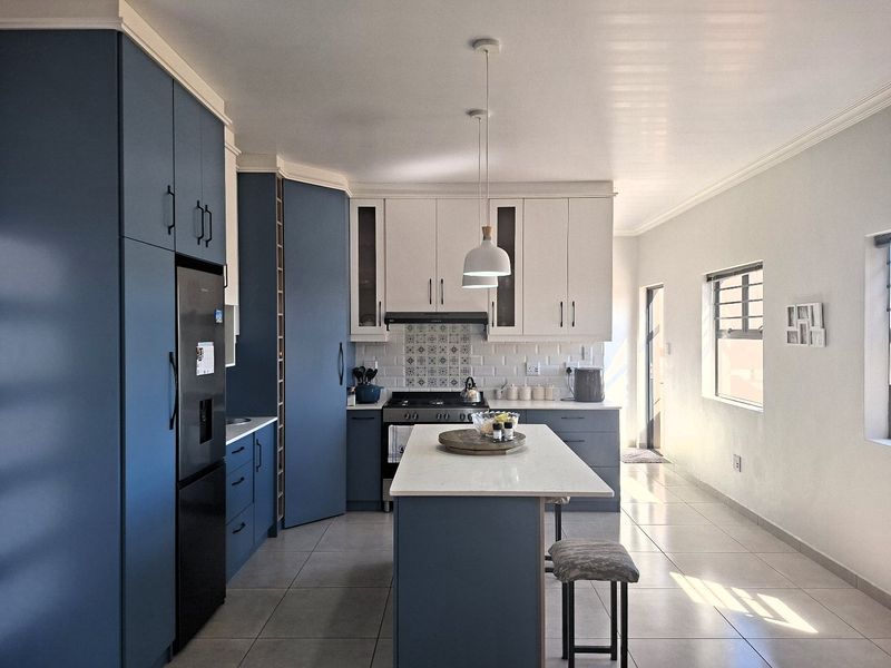 Spacious 3 Bedroom Gem - The Perfect Blend of Town Convenience and Country Peace - Photo 9