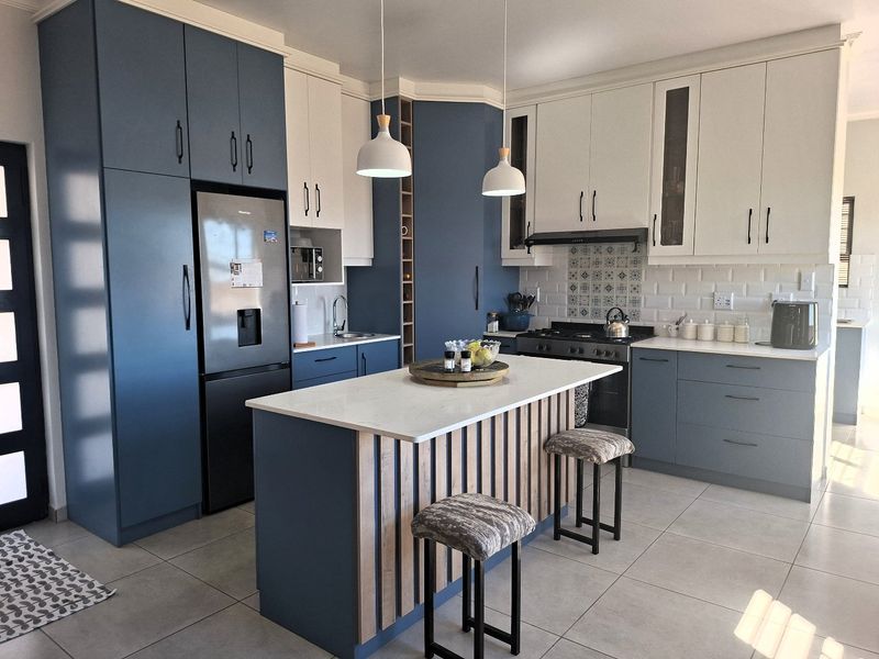 Spacious 3 Bedroom Gem - The Perfect Blend of Town Convenience and Country Peace - Photo 8