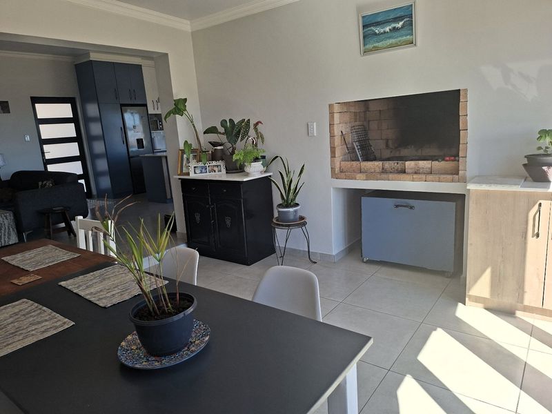 Spacious 3 Bedroom Gem - The Perfect Blend of Town Convenience and Country Peace - Photo 6