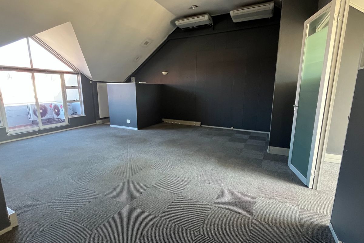 100m2 Commercial Space to Let  - Photo 4