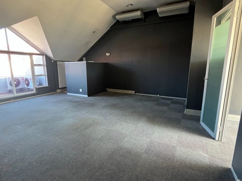 100m2 Commercial Space to Let  - Photo 4