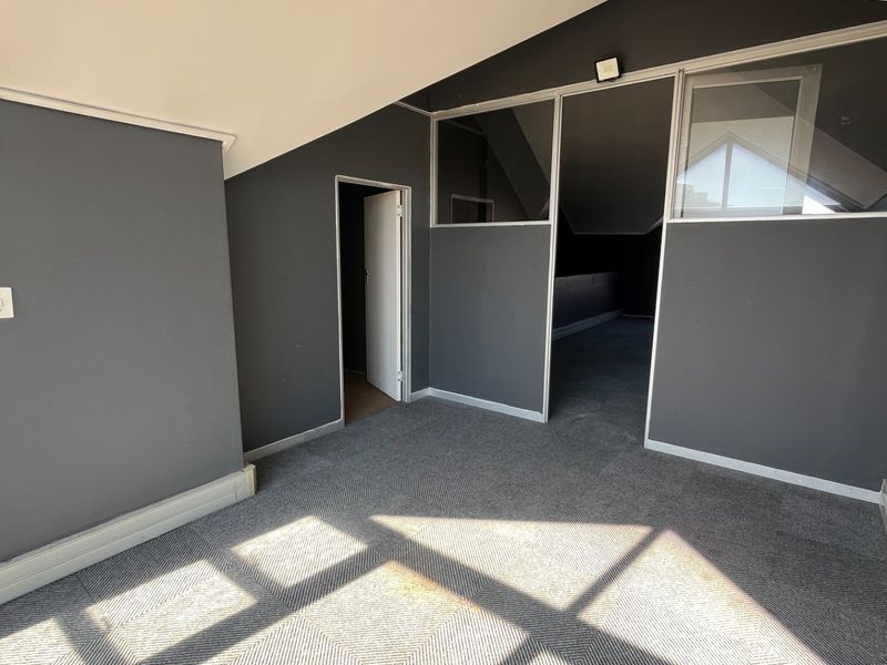 100m2 Commercial Space to Let  - Photo 2