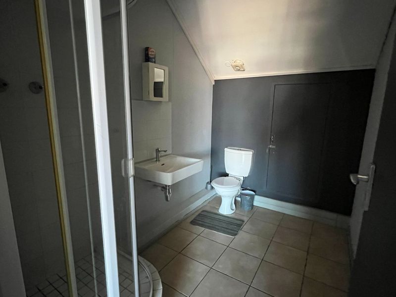 100m2 Commercial Space to Let  - Photo 9