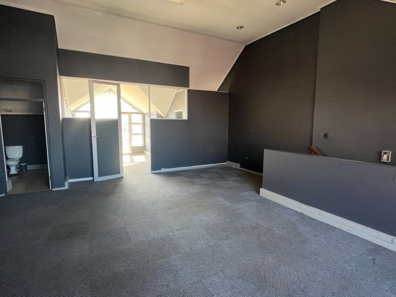 100m2 Commercial Space to Let  - Photo 7