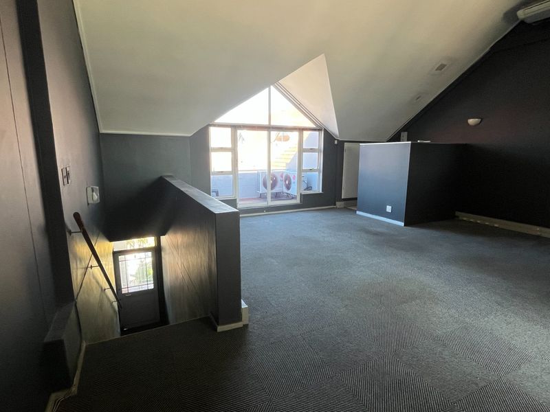 100m2 Commercial Space to Let  - Photo 3