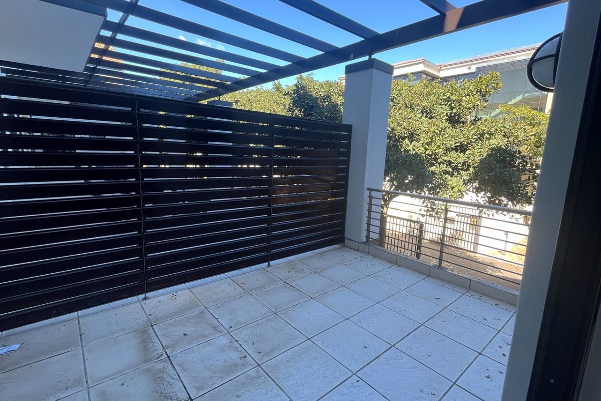 202m2 Commercial Space to Let  - Photo 5