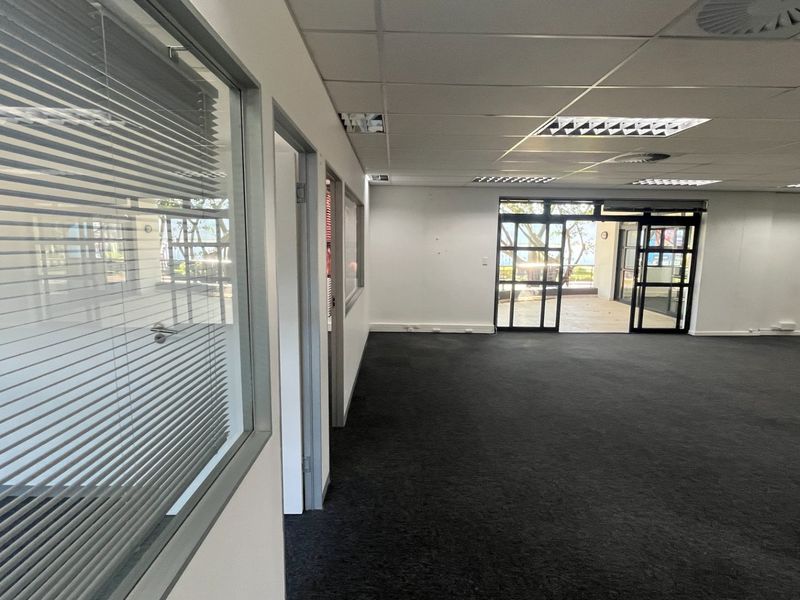 202m2 Commercial Space to Let  - Photo 4