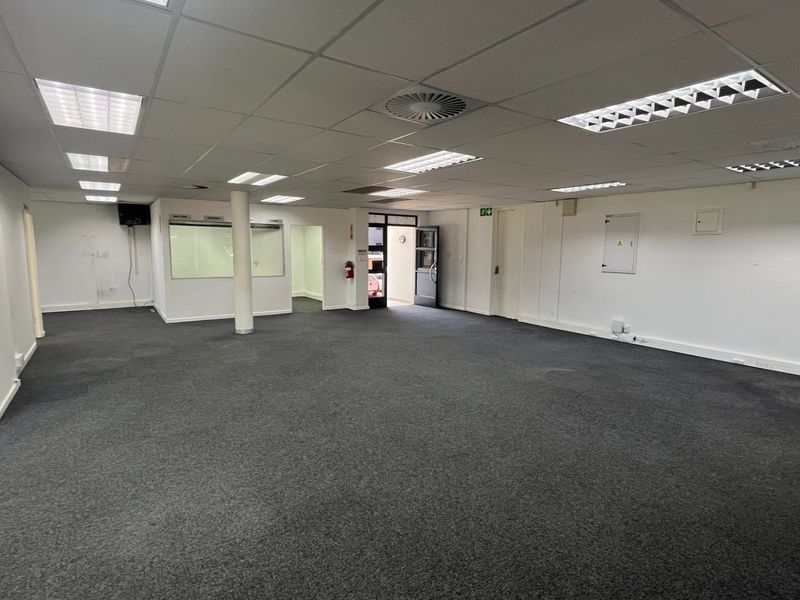 202m2 Commercial Space to Let  - Photo 9