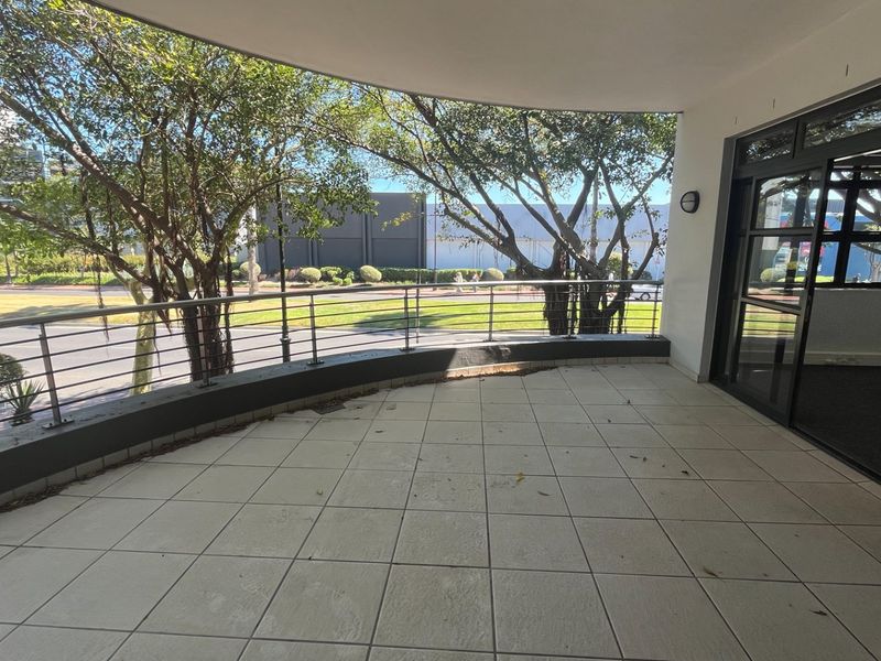 202m2 Commercial Space to Let  - Photo 8