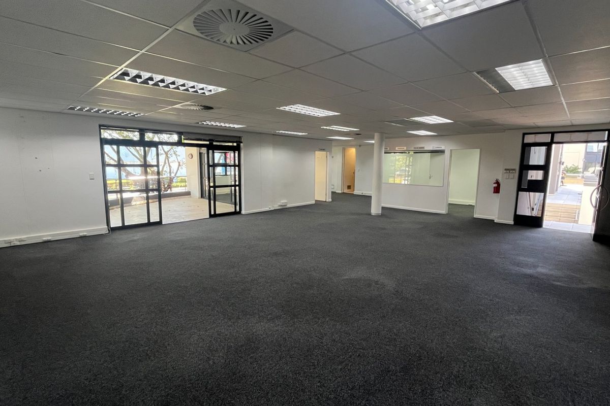 202m2 Commercial Space to Let  - Photo 3