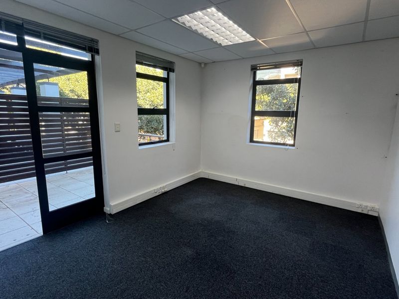 202m2 Commercial Space to Let  - Photo 6