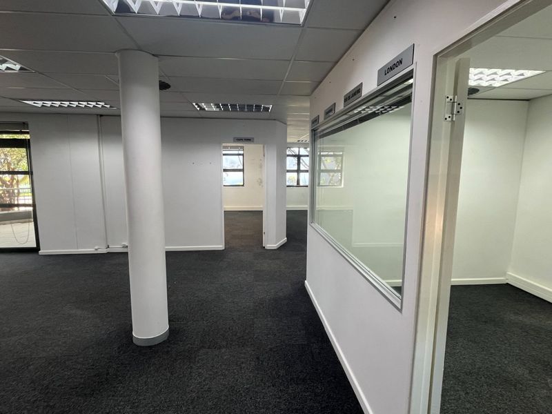 202m2 Commercial Space to Let  - Photo 2