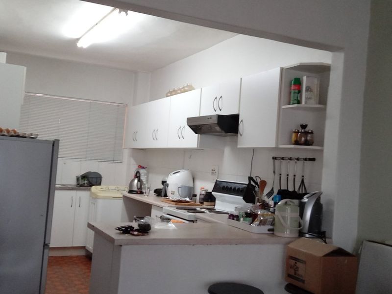 2 Bedroom Apartment in Clarendon - Photo 3