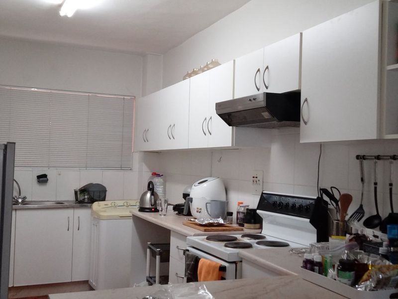 2 Bedroom Apartment in Clarendon - Photo 2