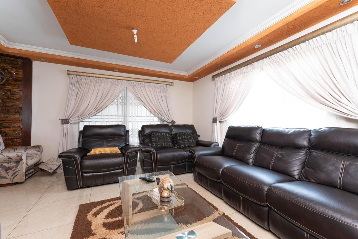 Spacious 3-Bedroom Home for Rent in Protea, Soweto - Photo 5