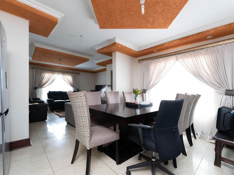 Spacious 3-Bedroom Home for Rent in Protea, Soweto - Photo 8