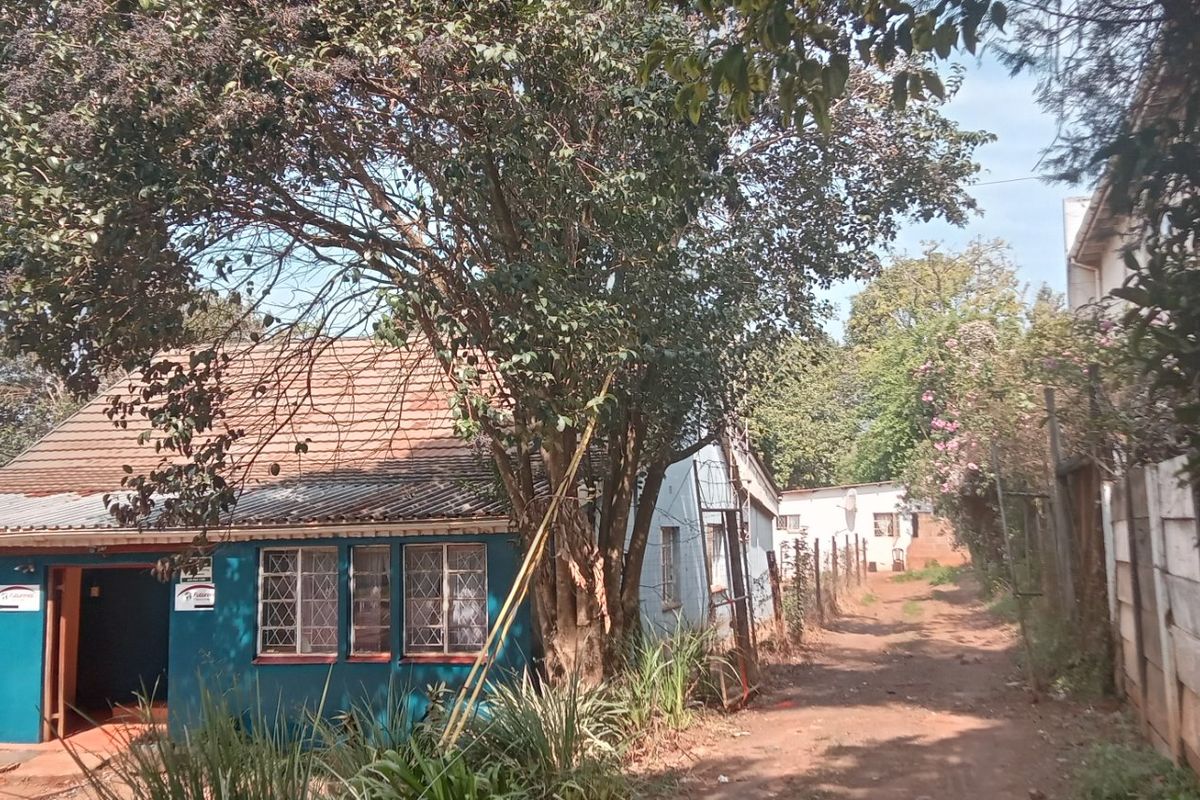 House forsale - Photo 2