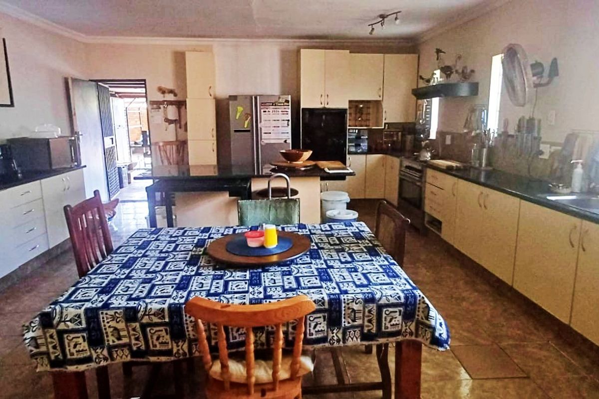 Double-storey Home for Sale in Eldoraigne - Photo 2