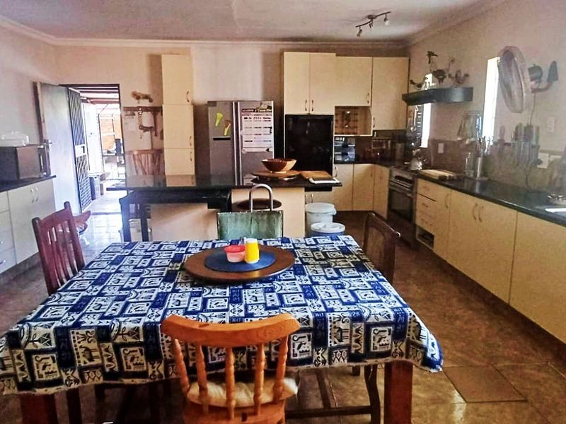 Double-storey Home for Sale in Eldoraigne - Photo 2